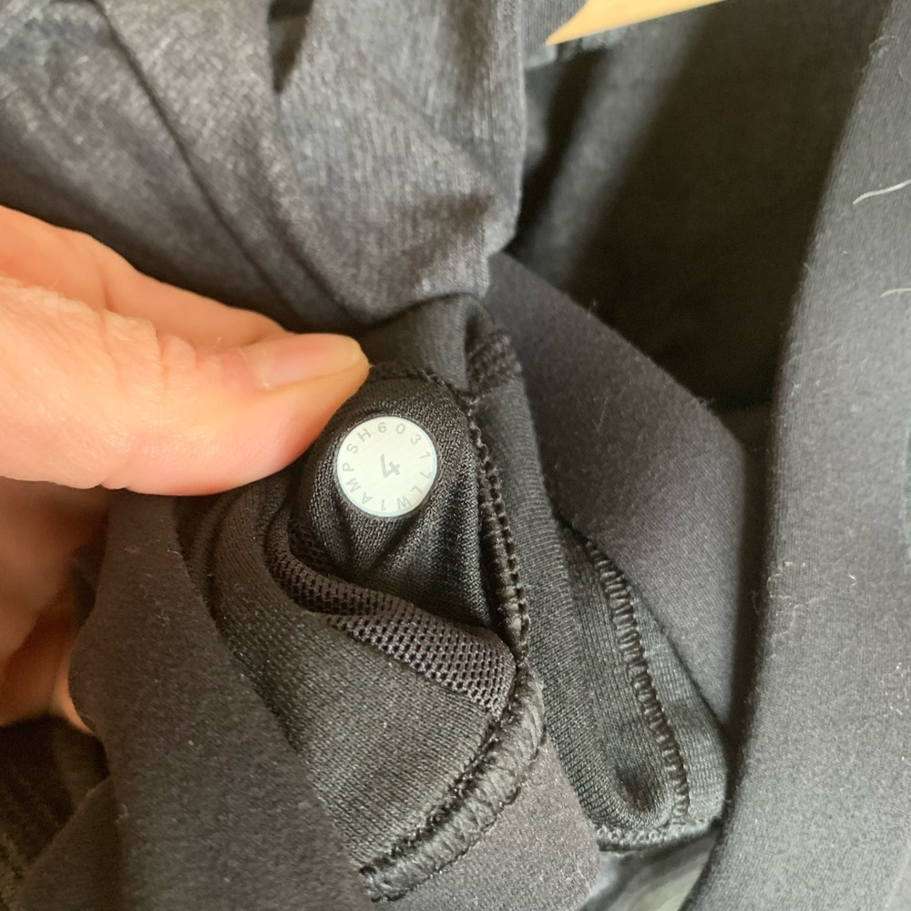 EUC✨Lululemon Built In Bra Top - Picture 10 of 12